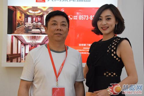 東方衛(wèi)視主持人張宏霞女士與典尚總經理沈林祥合影